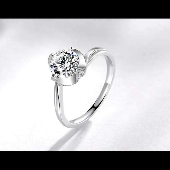 Blooming rose solitaire engagement ring - Picture 2 of 9